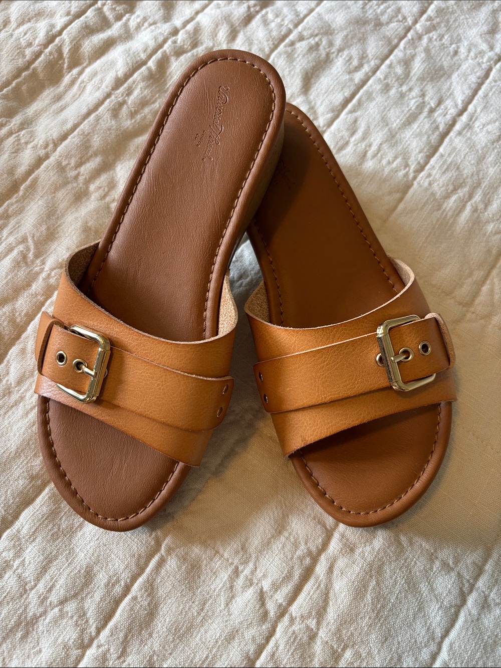 Universal Thread Tan Buckle Slide Sandals